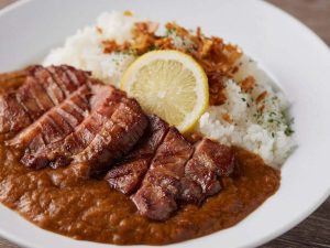 牛タンの柔らかさが際立つ『俺の牛タンカレー』の「俺の厚切り牛タンカレー」