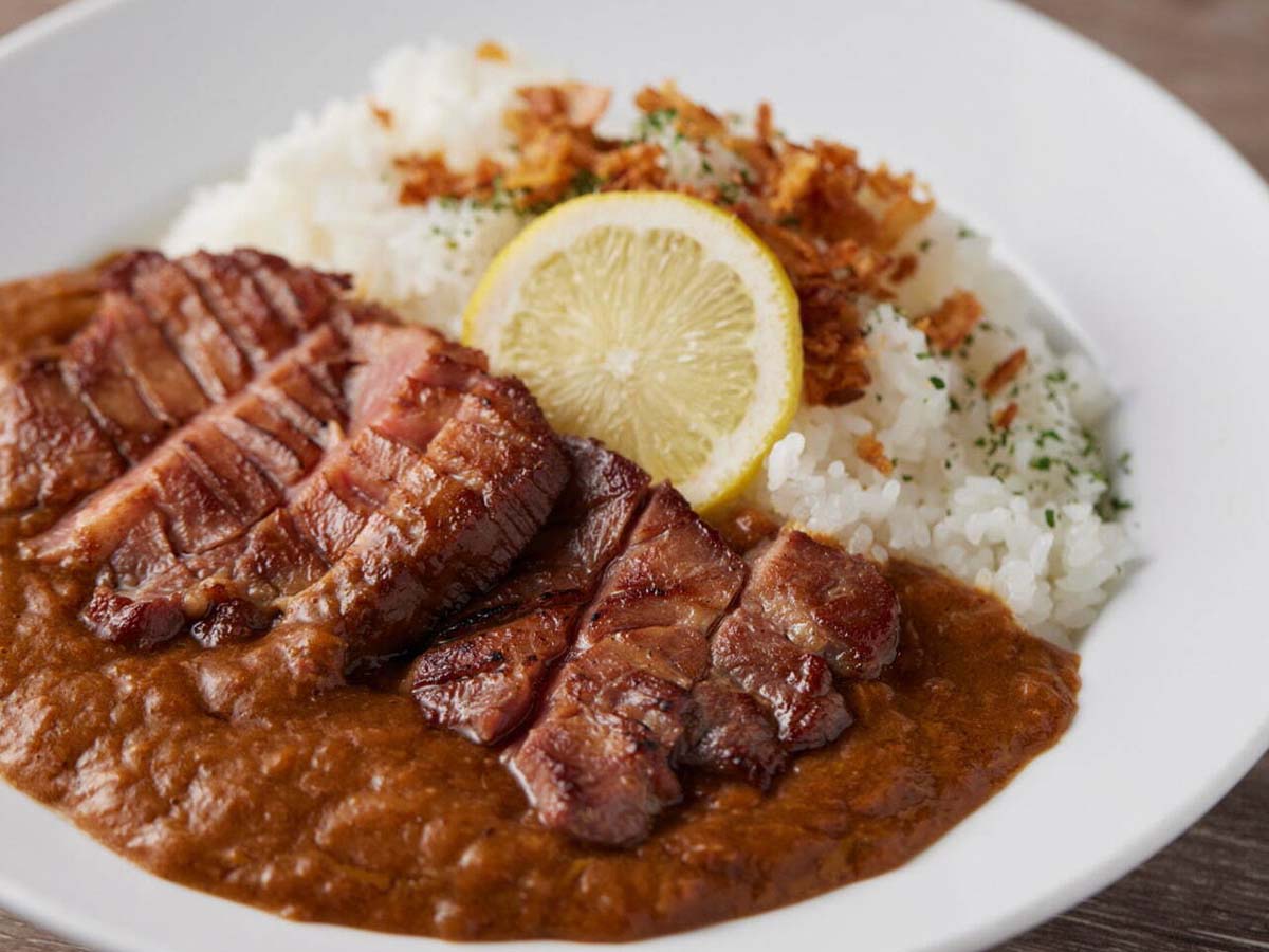牛タンの柔らかさが際立つ『俺の牛タンカレー』の「俺の厚切り牛タンカレー」