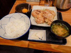 「一卵亭 唐揚げ定食」1250円（たまごなし 1150円）