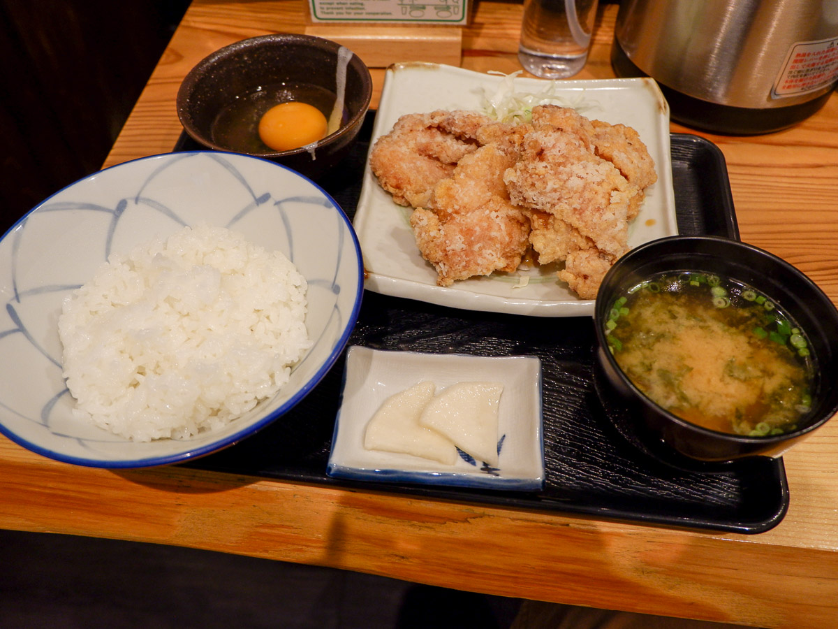 「一卵亭 唐揚げ定食」1250円(たまごなし 1150円)