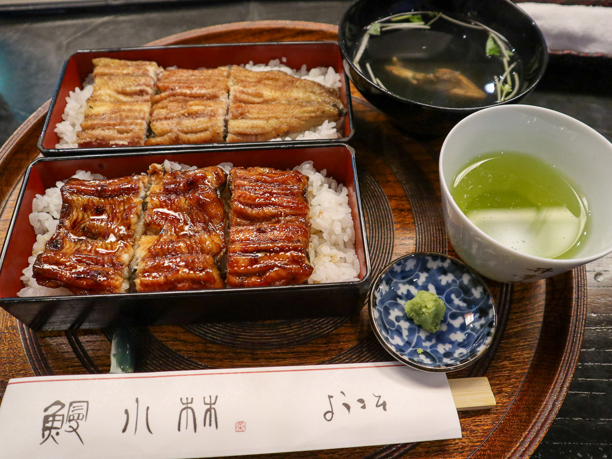 「金銀鰻重」。肝吸い・お新香付き