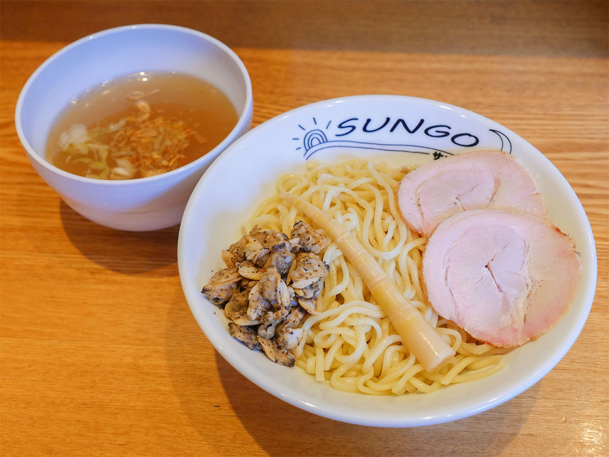 これがイベントで出す予定の「牛っっとアサリの潮つけ麺」950円(器は別)。5/3〜6に横須賀の三笠公園にて出店
