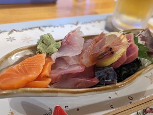 お通しが刺身盛り！