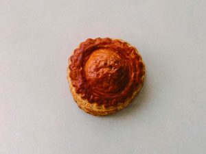 リニューアルで復活した人気の「神戸牛のミートパイ」454円