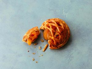 甘酸っぱさに顔がほころぶ「紅玉りんごのアップルパイ」410円 [食楽web]