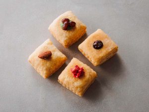 ミルクチョコや抹茶小豆など4種類が揃う「ひとくちチョコパイ」238円（1個）、972円（4種詰合せ）