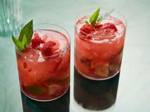 「ラズベリーノヒート - ラズベリー、オーガニック コンブチャ by _SHIP、ライム、ミント」1400円 （c）Petrina Tinslay [食楽web]