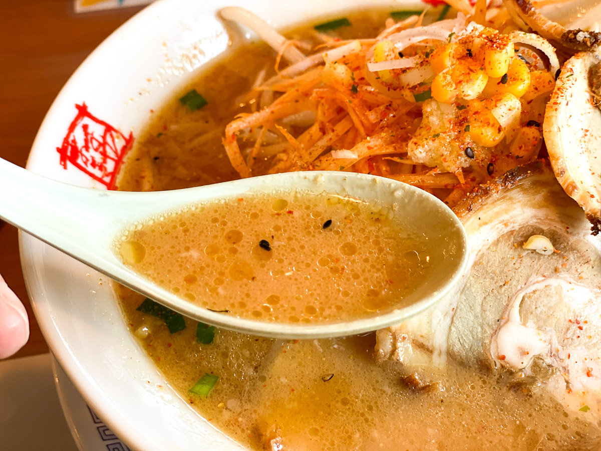 滋味深くまろやかな味わいのスープ