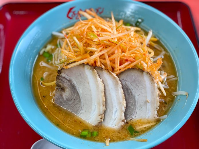 「ねぎ味噌ラーメン」にチャーシュー3枚をトッピング