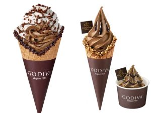 （左）「メガパフェ チョコレート」テイクアウト790円、イートイン805円、（右）レギュラーメニューの「ソフトクリーム（ダブルチョコレート）」