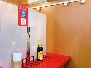店内カウンター席。タイミングによってはカウンターでの立ち食い形式になります