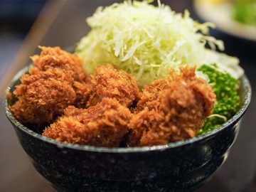 東京で一度は食べておきたい独自の道をゆく「変化球カツ丼」の名店3選