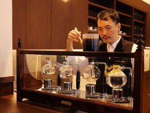 豆に合わせて最適な抽出方法で香りとうまみを引き出します