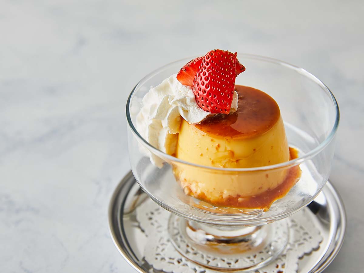 ほろ苦いカラメルがたまらないプリンはコーヒーとの相性も抜群 [食楽web]