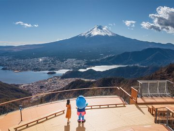 富士山を眺めながらご当地グルメを堪能。標高1600mの『FUJIYAMAツインテラス』そばに新施設『リリーベルヒュッテ』がオープン