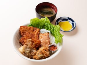 【新潟県 北陸道 米山SA（下り）】「新潟うま辛丼」