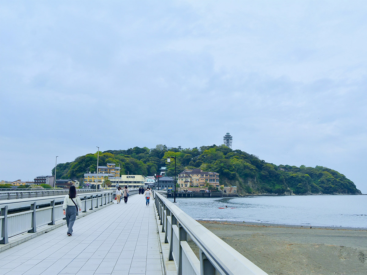 江の島弁天橋を渡れば、そこはもう江の島