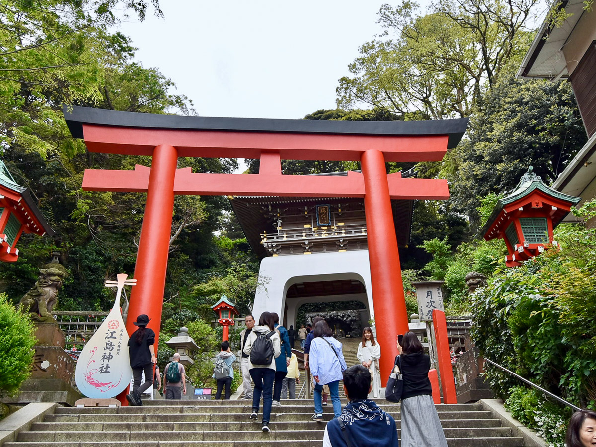 今ある鳥居は昭和11年(1936年)に山田流筝曲の家元・林敏子氏が再建・寄進したもの