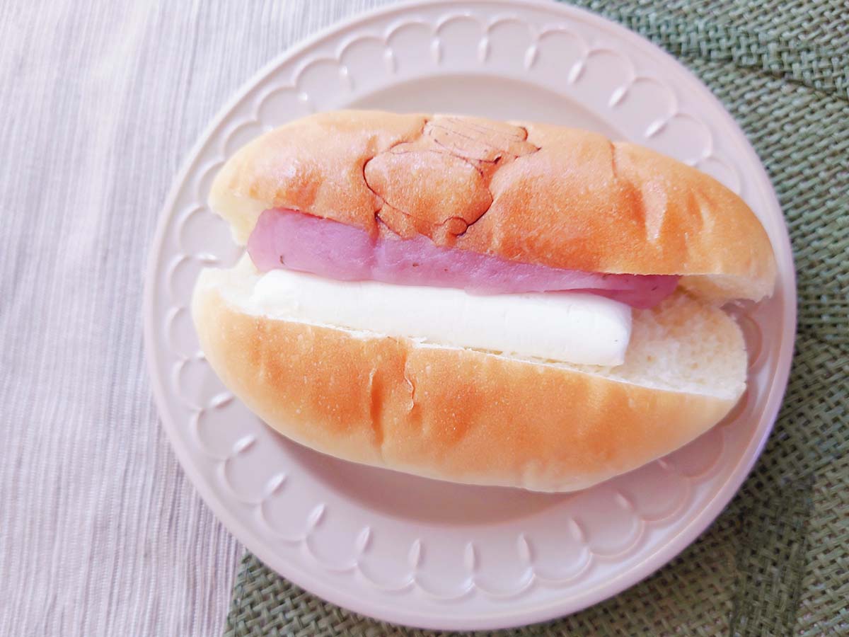 「クリームチーズさくらあん」270円 ※季節限定商品のため、ない場合があります