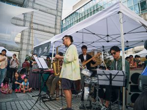 ジャズバンドの生演奏も [食楽web]