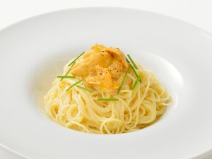 「北海道産塩水ウニの冷製スパゲティ」1780円　※関東エリアの価格。エリアや店舗によって価格が変わります
