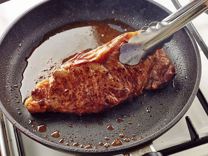 パパと一緒に焼いて楽しもう！ 「オージー・ビーフ」の厚切り牛ステーキをおいしく焼く方法