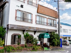 湯田中駅近くの「ティーサロン都」。長野県下高井郡山ノ内町平穏2993-4。営9:00〜18:00