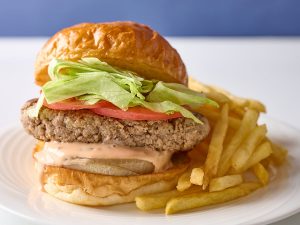 「神戸ビーフ100%ゴールデンバーガー200」2640円（※コーヒーとのセット）