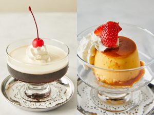 左「コーヒーゼリー」1210円（※コーヒーとセット）、右「自家製プリン」990円（※コーヒーとセット）。下の部分のレースのコースターもどこかレトロ