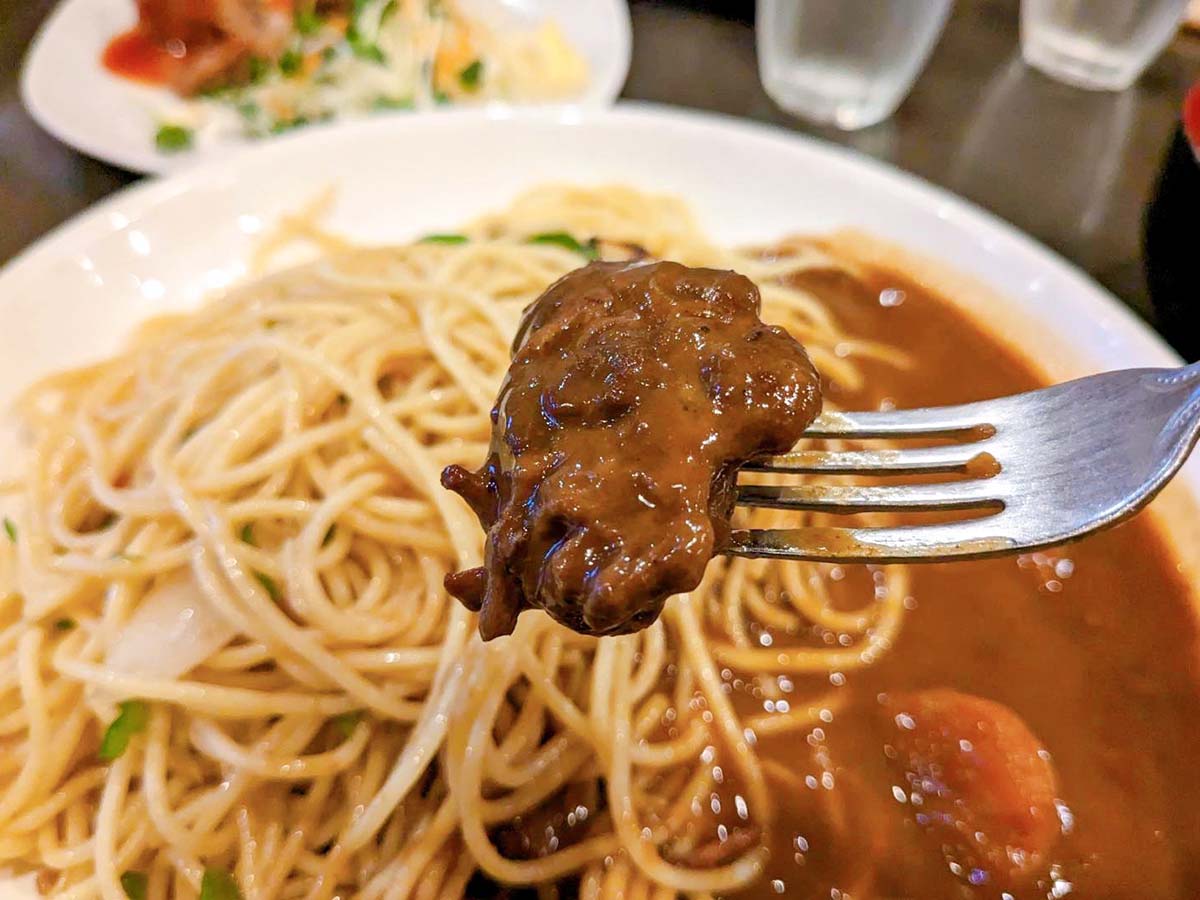 大きなお肉を発見 [食楽web]
