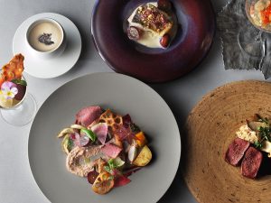 自分で選んだワインをシェフの料理とペアリング。『星のや富士』の「グラマラス葡萄ステイ」が魅力的すぎる