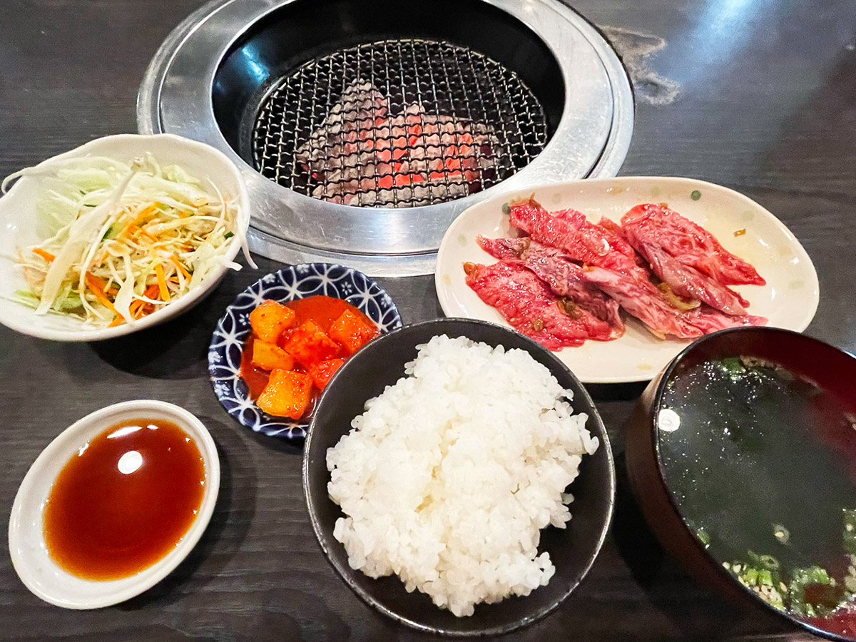 「カルビ定食(ちょっとだけご飯大盛)」1000円