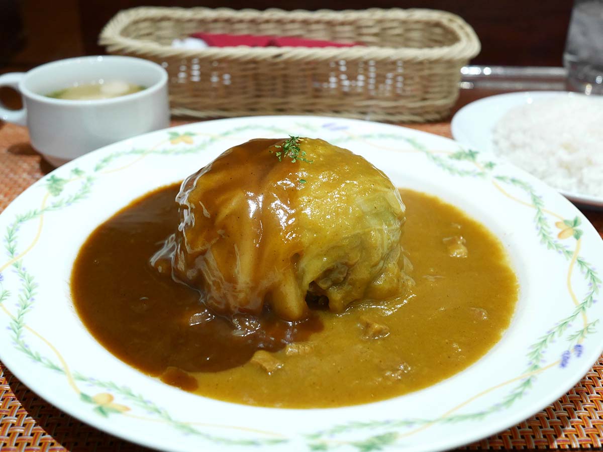 「特製ロールキャベツ」1680円。平日は全ての料理にライス(おかわり自由)とスープ付き。