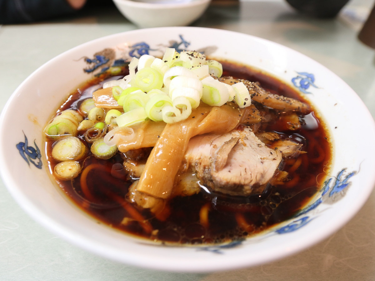 真っ黒な「富山ブラックラーメン」はいかにして誕生したのか。北陸屈指の個性派ラーメンの発祥の秘密に迫る