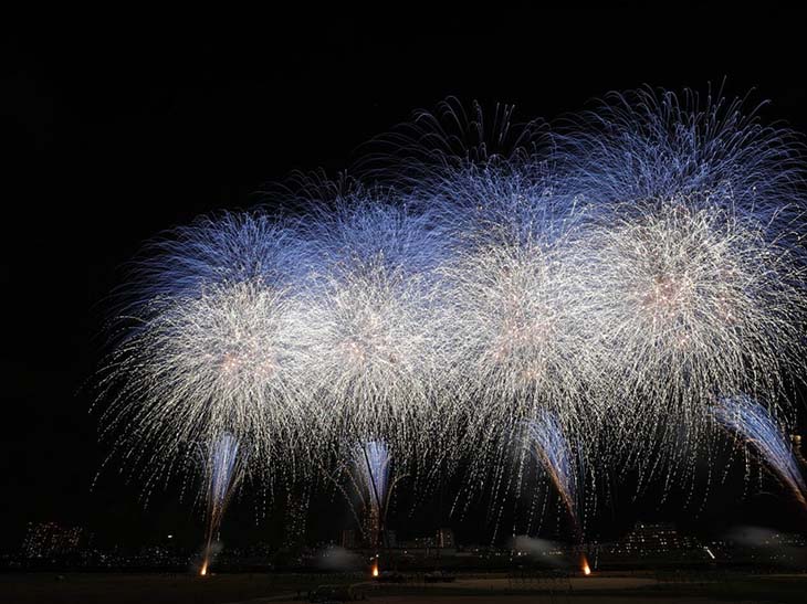 5秒間に1000発の花火を打ち上げる怒涛のクライマックス