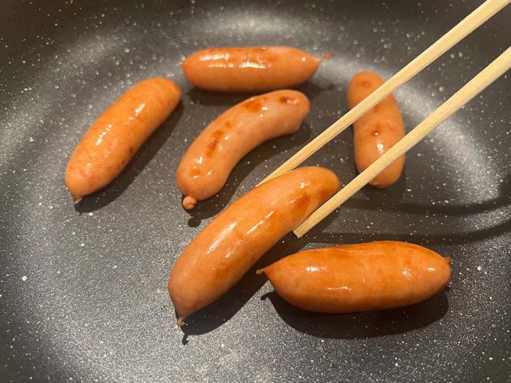 じーっとひたすらウインナーをと向き合う6分間