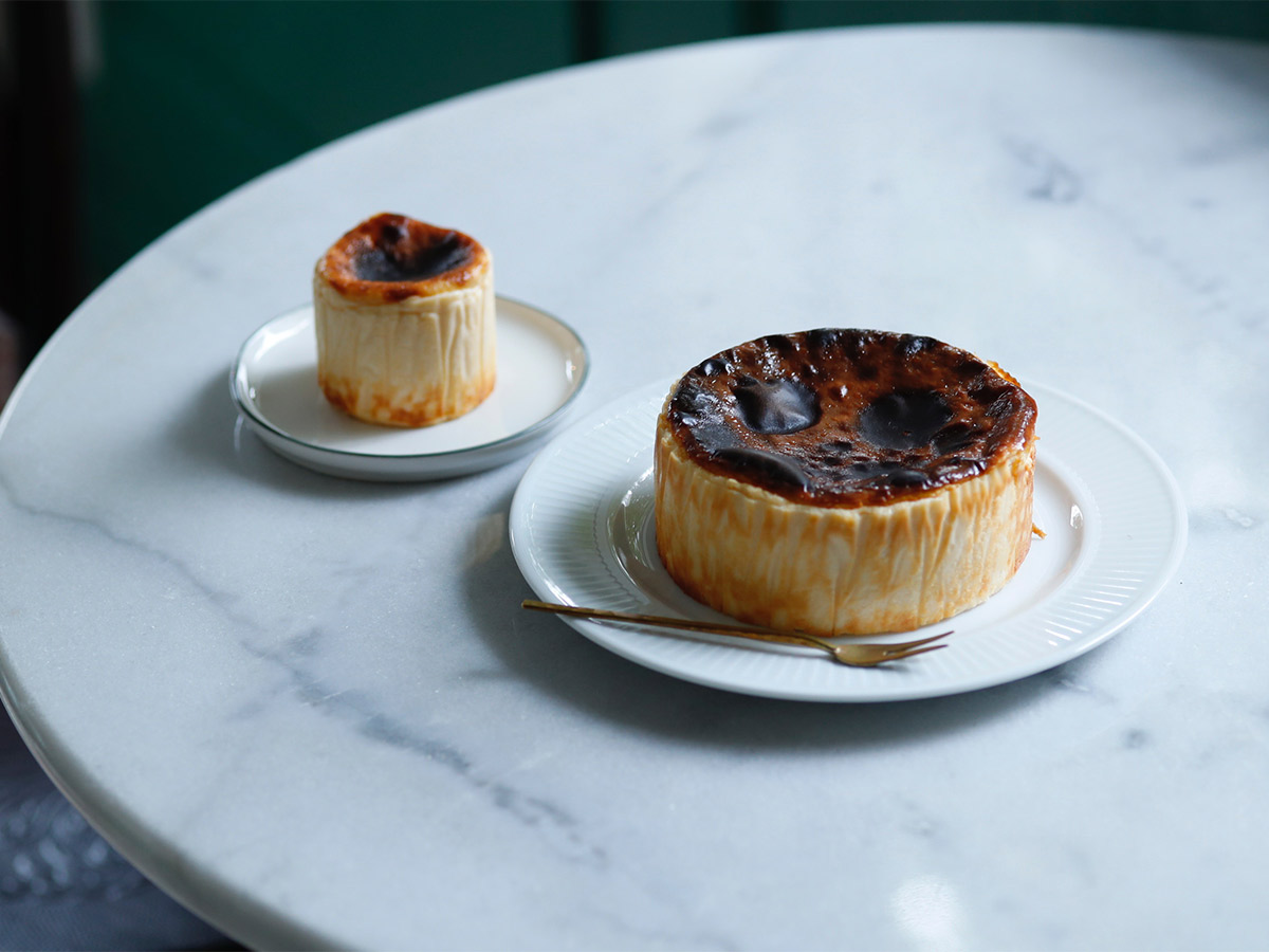 『ベルツ』の「バスクチーズケーキ」Small 750円、Medium 2800円