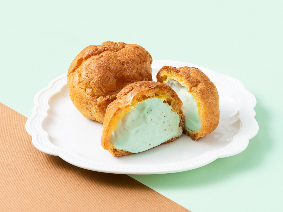 エキュート大宮『金のシャチホコカフェ』の「シュークリーム(チョコミント)」1個270円