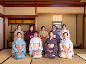 「こまつ女将 小珠の和」を結成した料亭や旅館の女将たち　[食楽web]