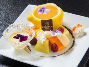 『安宅の関 長沖』の「老舗のレモンゼリー ホワイトチョコレートソースを添えて」15500円〜（税サ別）の全てのコースで提供