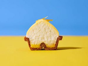 4層に重なるクリーミーな質感とレモンの芳醇な香り