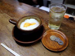 『北京』の不思議なつまみ「エッグ」とは？ 新梅田食道街の名店バーは料理もお酒も気さくだった