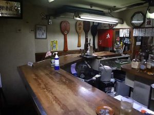 新梅田食道街の名物バーの北京のお店の中はこんな感じ