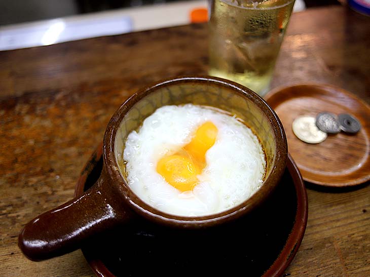 「エッグ」350円、「フォアローゼスソーダ割」550円