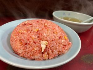 「孤独のグルメ」松重豊と甲本ヒロトがバイトしていた！？老舗町中華『みん亭』の通称“ピンクチャーハン”を召し上がれ