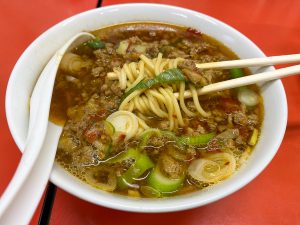 スープの旨みと辛さの饗宴