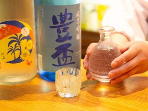 常時50種類の日本酒を揃える　[食楽web]