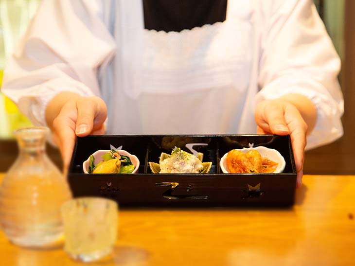まずはコレ!「本日のおばんざい三種」1408円