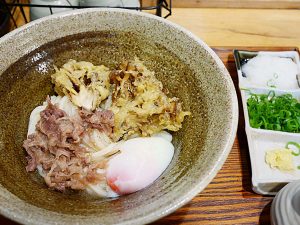 甘辛い牛肉とあっさりつゆが相性抜群 [食楽web]