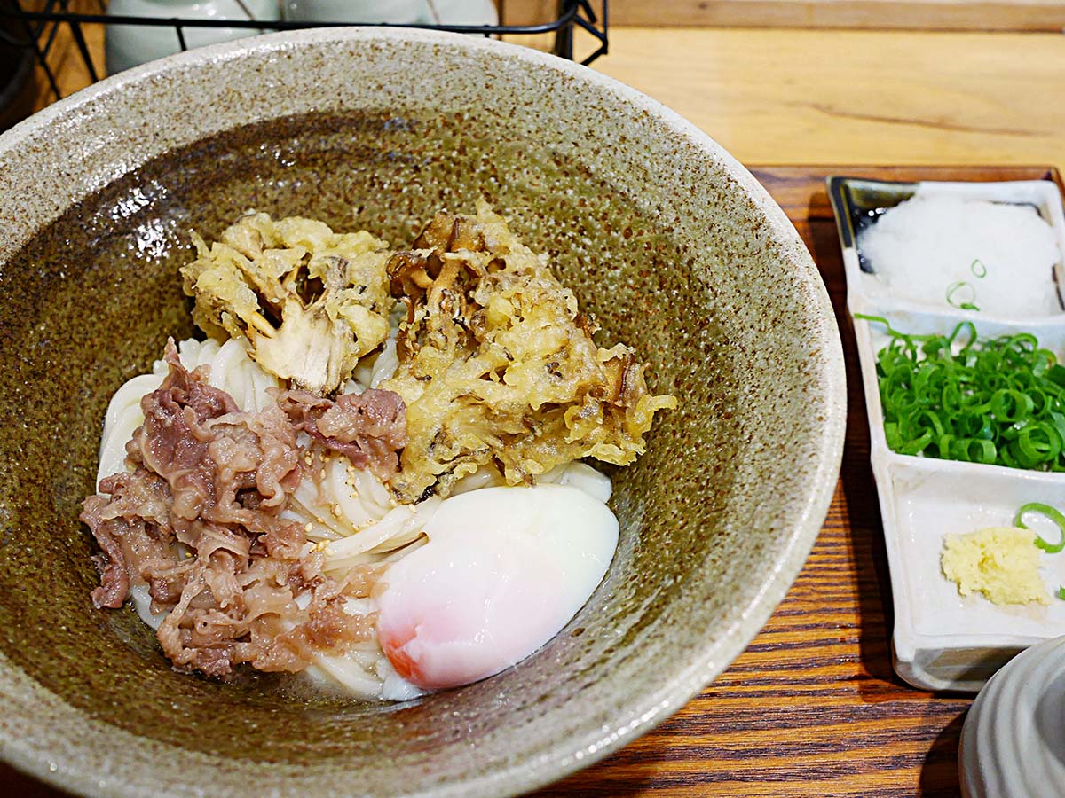 甘辛い牛肉とあっさりつゆが相性抜群 [食楽web]